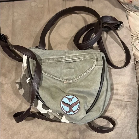 Salvage Sacs Stylish Camouflage Mini Jeffrey Crossbody Bag - Picture 2 of 3